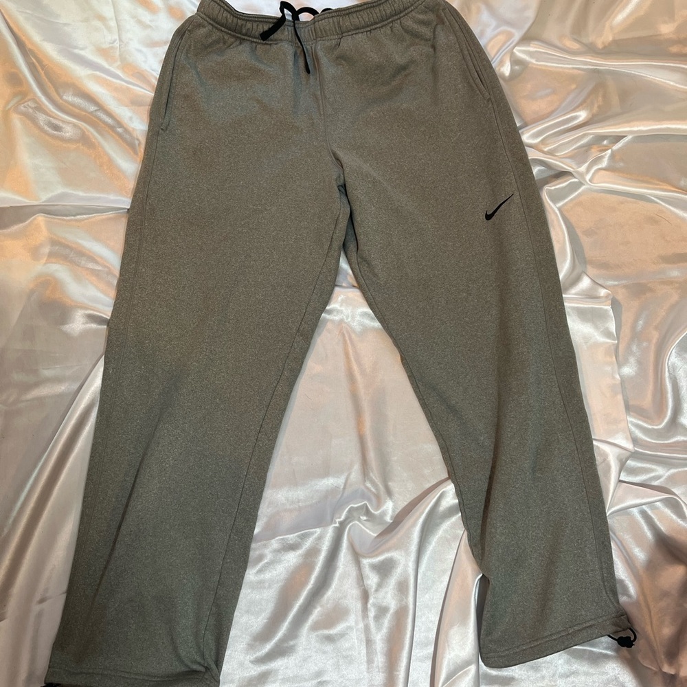 Nike therms fit sweat pants